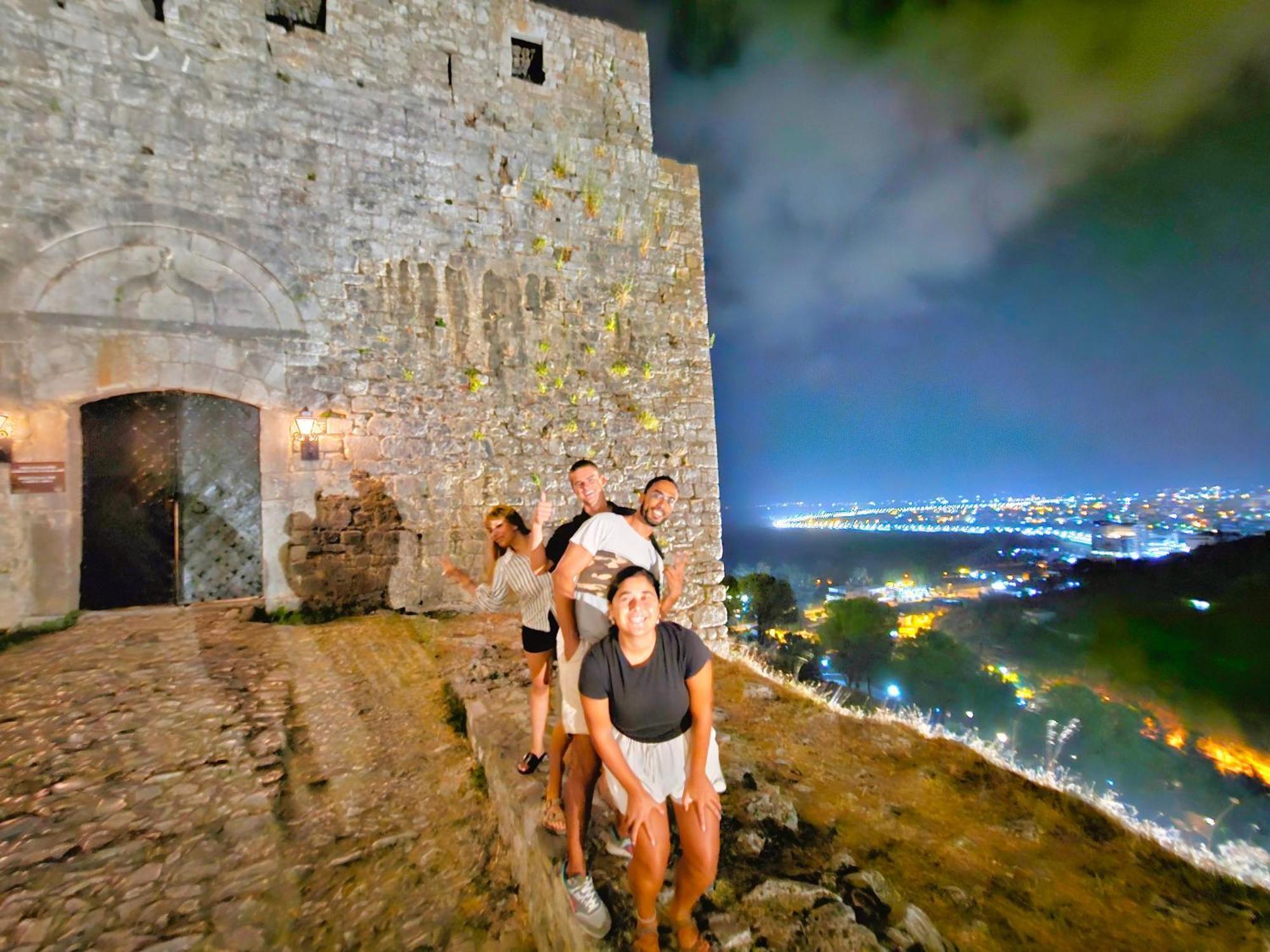 Albergue & Day Tours