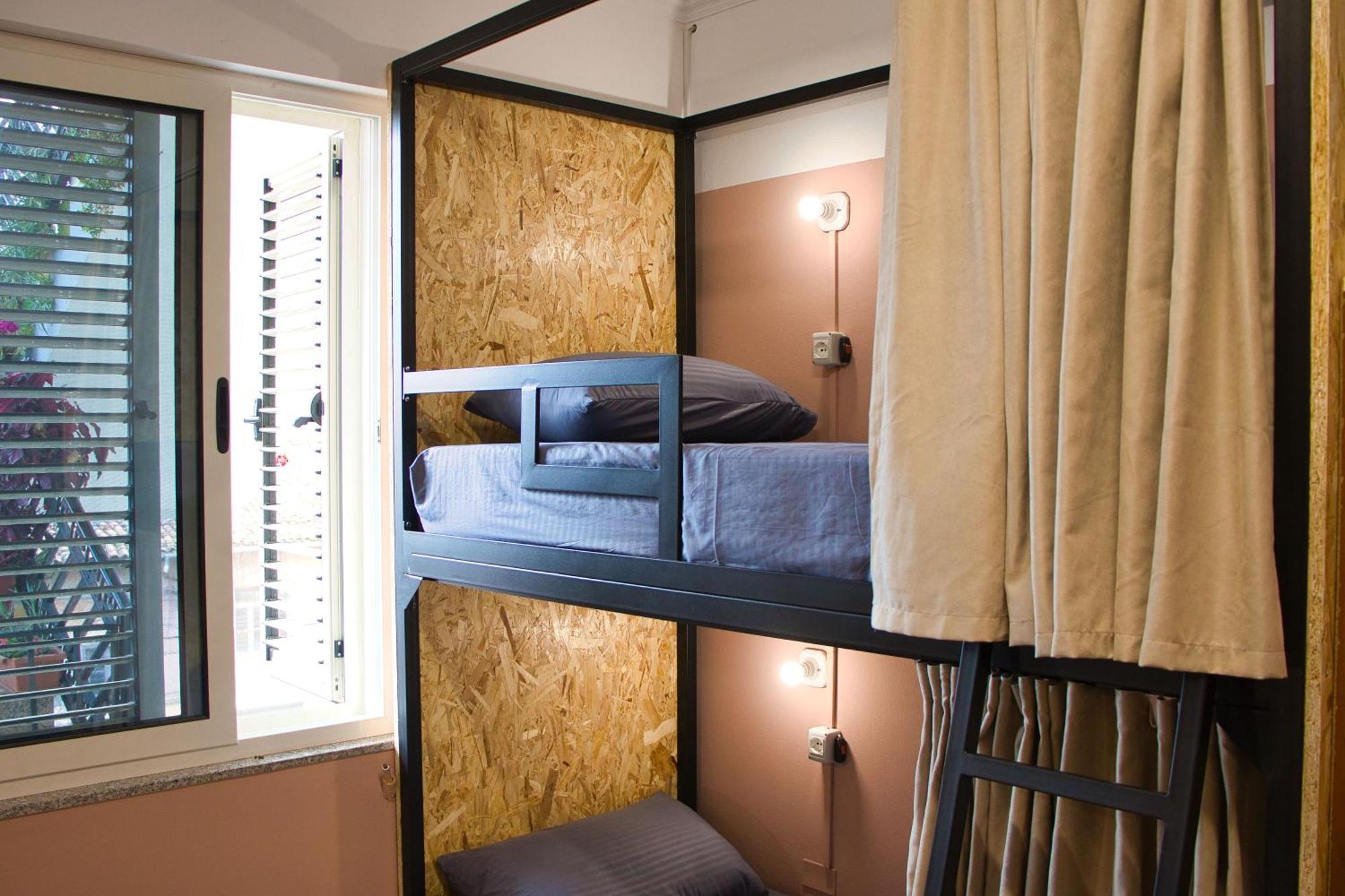 Albergue & Day Tours *