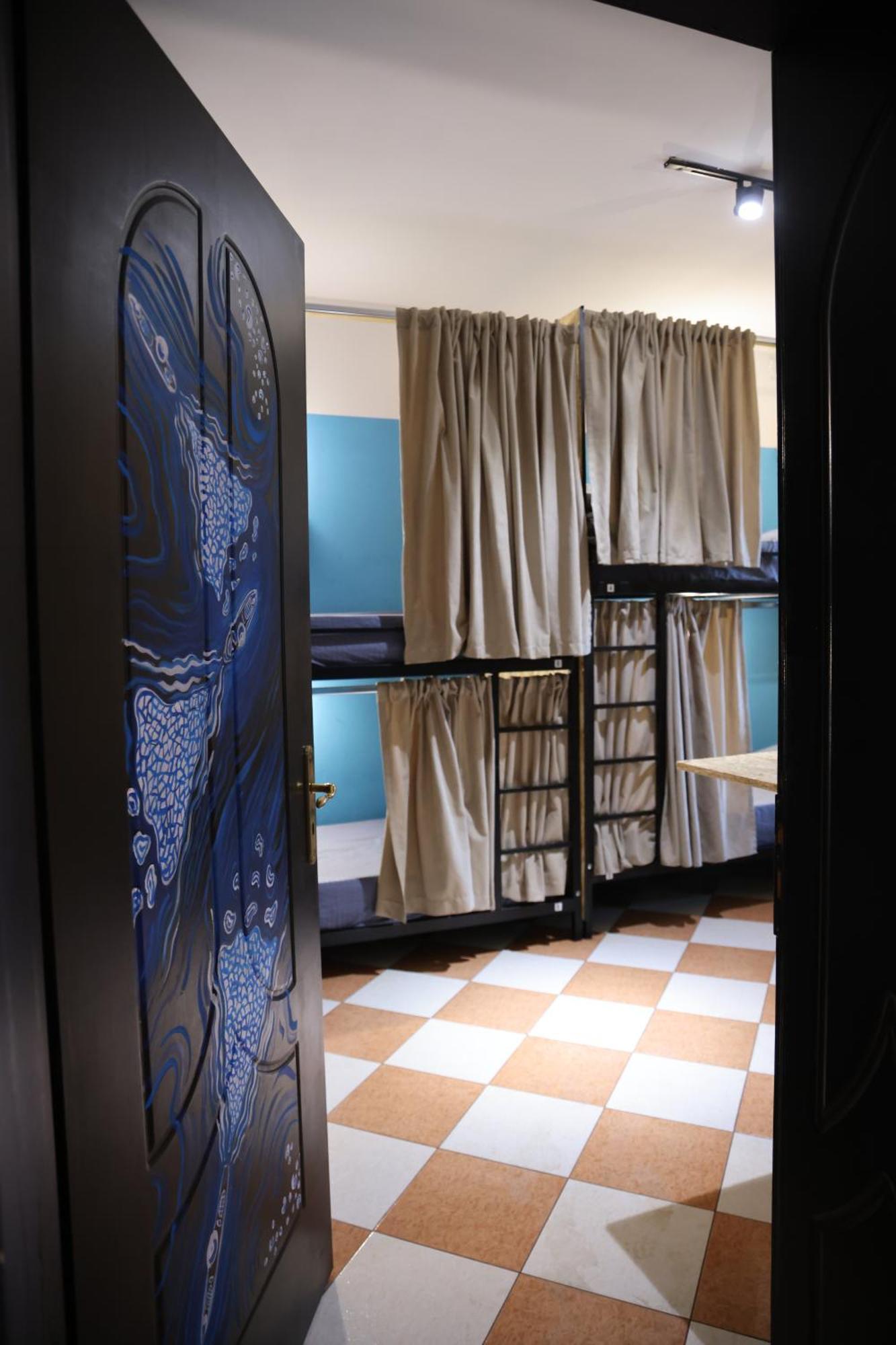 Albergue & Day Tours