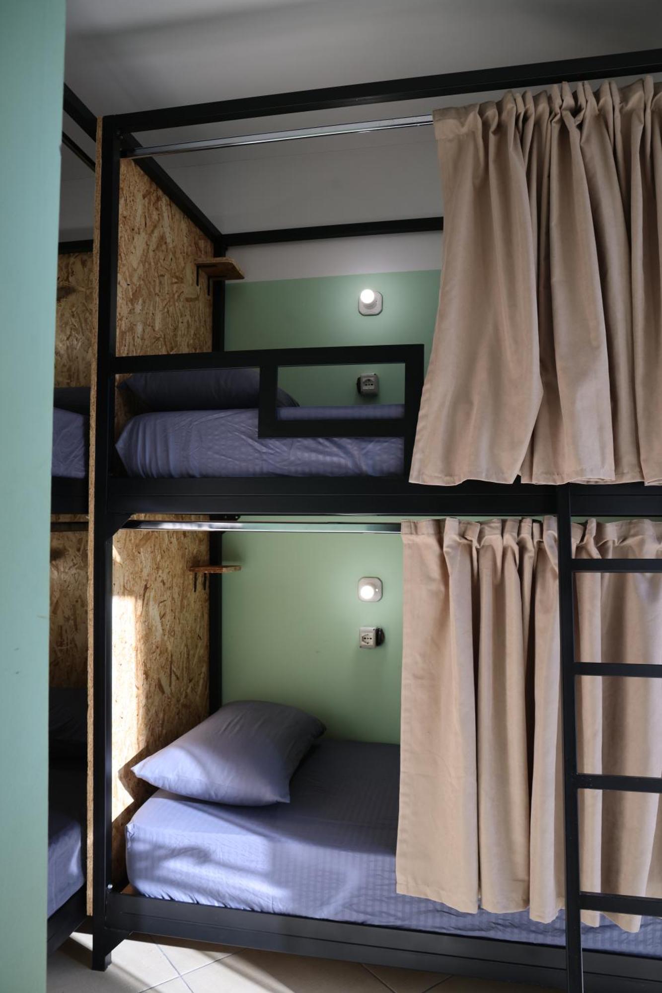 Albergue & Day Tours